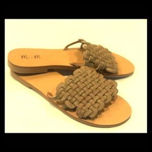Mi’im Sandals, slides